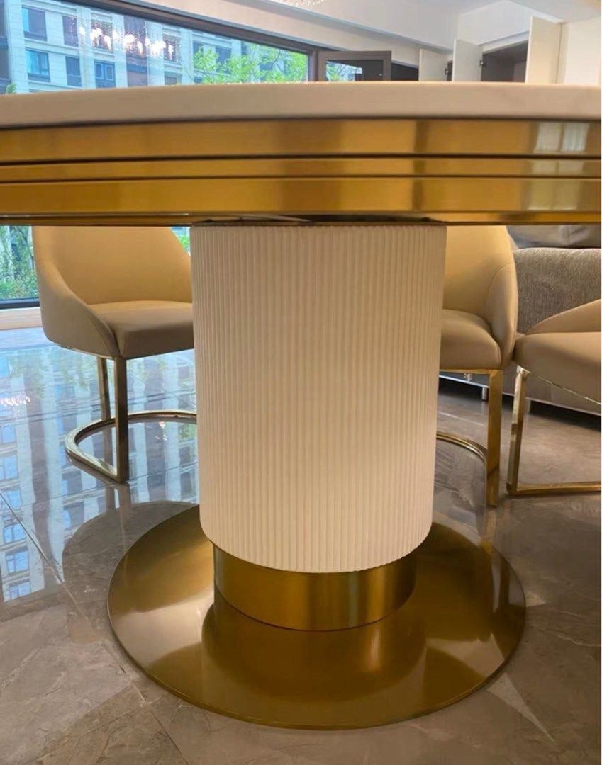 CORONET Luxurious Round Marble Dining Table